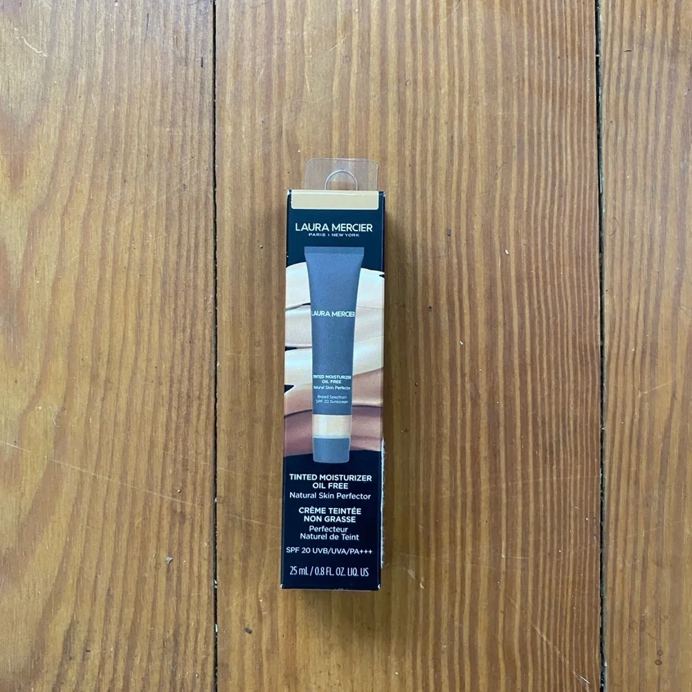 Laura Mercier Tinted Moisturizer Oil Free - Natural Skin Perfector
